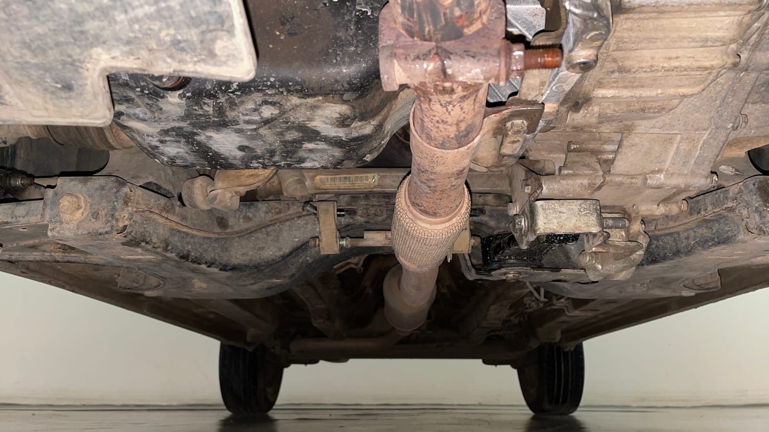 Used 2018 Tata Nexon XZ Plus Petrol Manual extra FRONT LEFT UNDERBODY VIEW