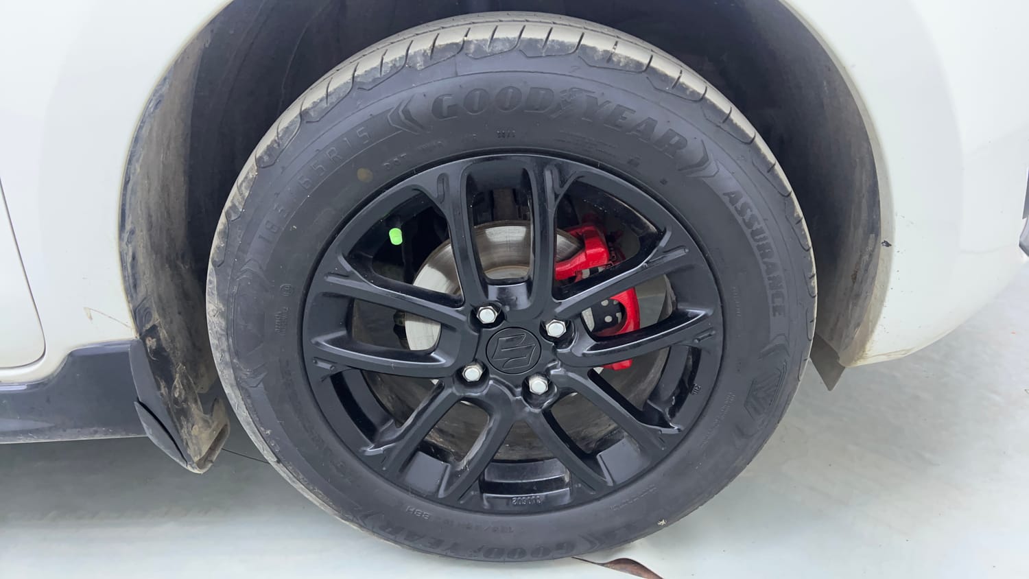 Used 2020 Maruti Suzuki Swift ZXi AMT Petrol Automatic tyres RIGHT FRONT TYRE RIM VIEW