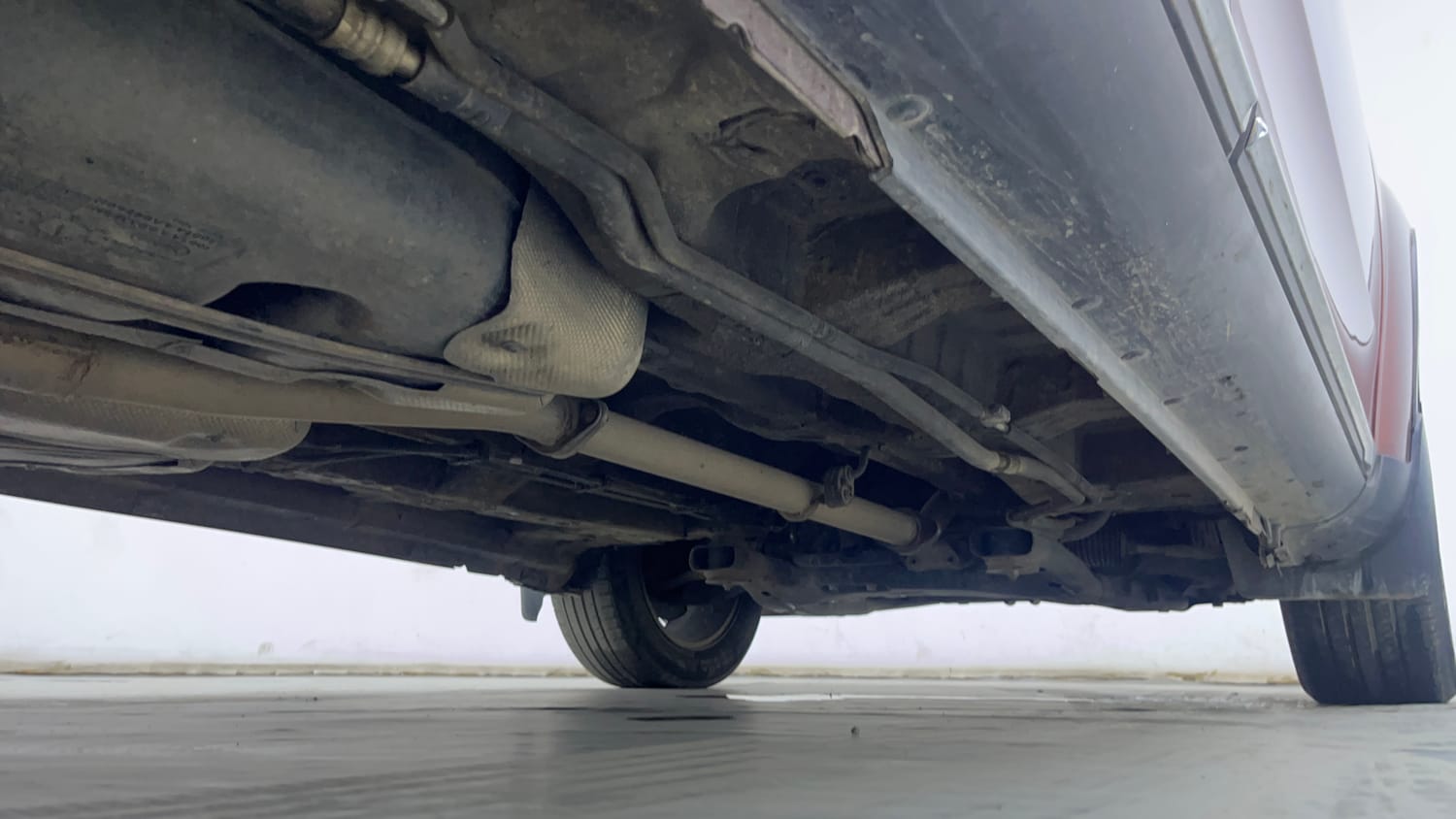 Used 2018 Mahindra XUV500 W11 AT Diesel Automatic extra REAR RIGHT UNDERBODY VIEW