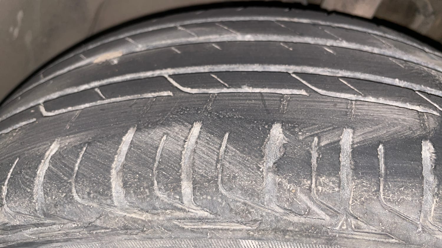 Used 2018 Tata Nexon XZ Plus Petrol Manual tyres LEFT FRONT TYRE TREAD VIEW
