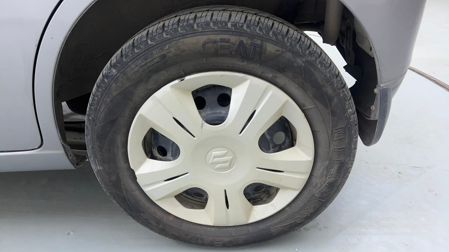 Used 2017 Maruti Suzuki Wagon R 1.0 VXI AMT Petrol Automatic tyres LEFT REAR TYRE RIM VIEW