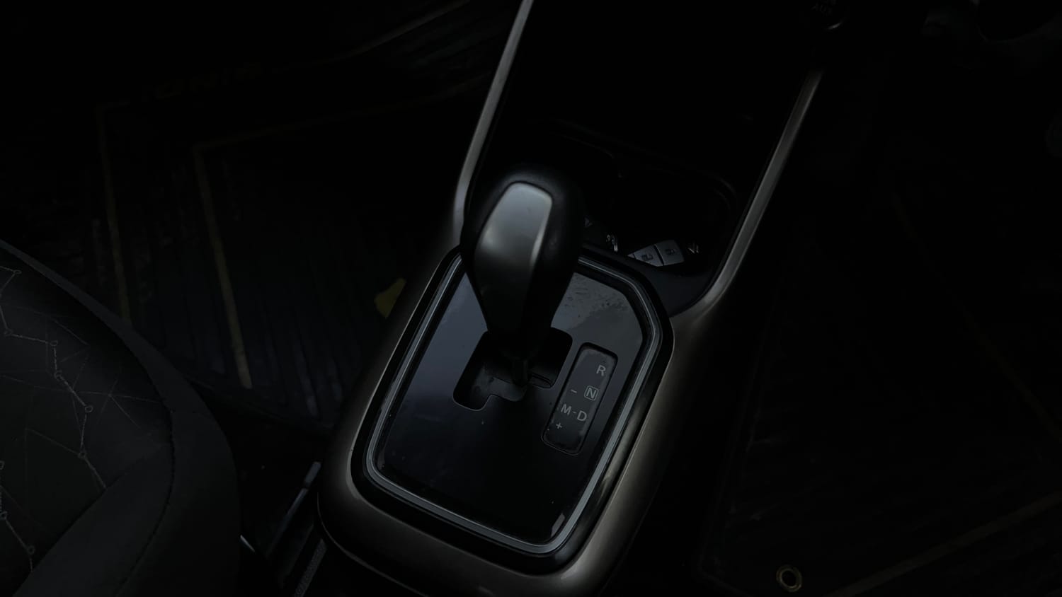Used 2018 Maruti Suzuki Ignis [2017-2020] Zeta AMT Petrol Dual Tone Petrol Automatic interior GEAR  KNOB VIEW