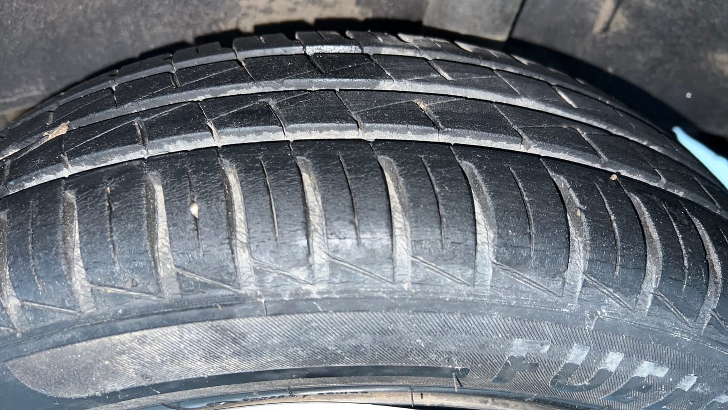 Used 2021 Renault Kwid RXT 1.0 Opt Petrol Manual tyres LEFT REAR TYRE TREAD VIEW