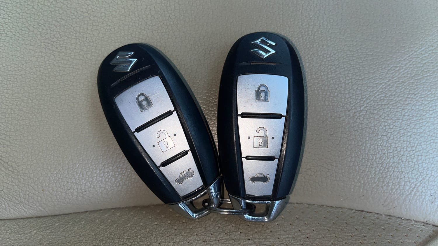 Used 2021 Maruti Suzuki Ciaz Alpha Hybrid 1.5 Petrol Manual extra CAR KEY VIEW
