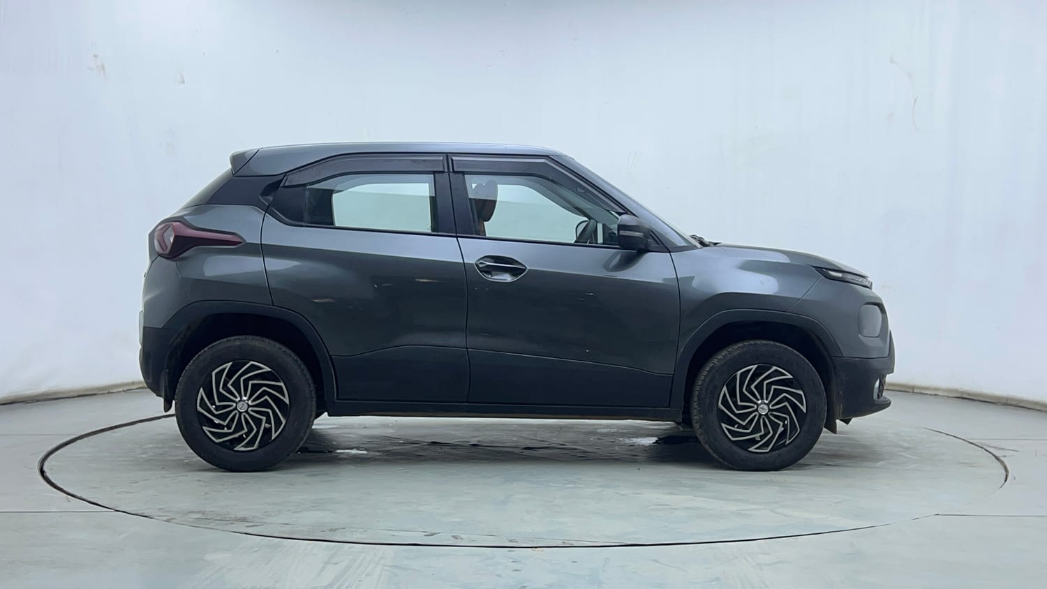 Used 2022 Tata Punch Pure MT Petrol Manual exterior RIGHT SIDE VIEW