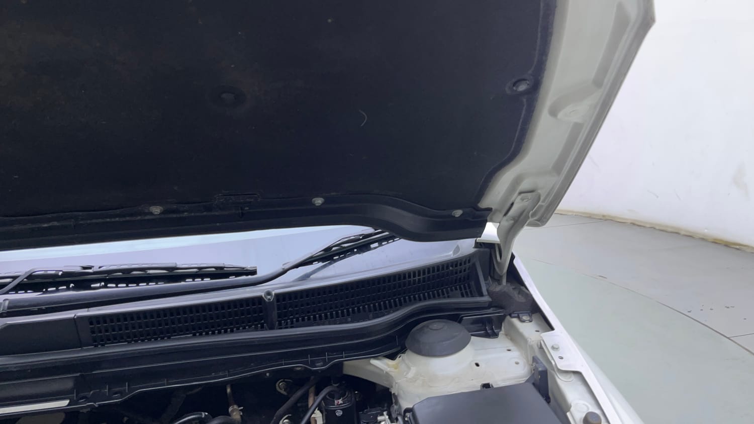Used 2021 Maruti Suzuki S-Cross Zeta AT Petrol Automatic engine ENGINE LEFT SIDE HINGE & APRON VIEW