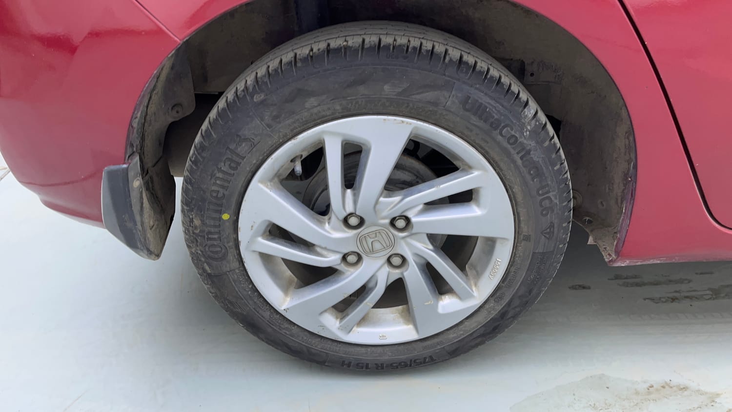 Used 2021 Honda Jazz VX CVT Petrol Automatic tyres RIGHT REAR TYRE RIM VIEW