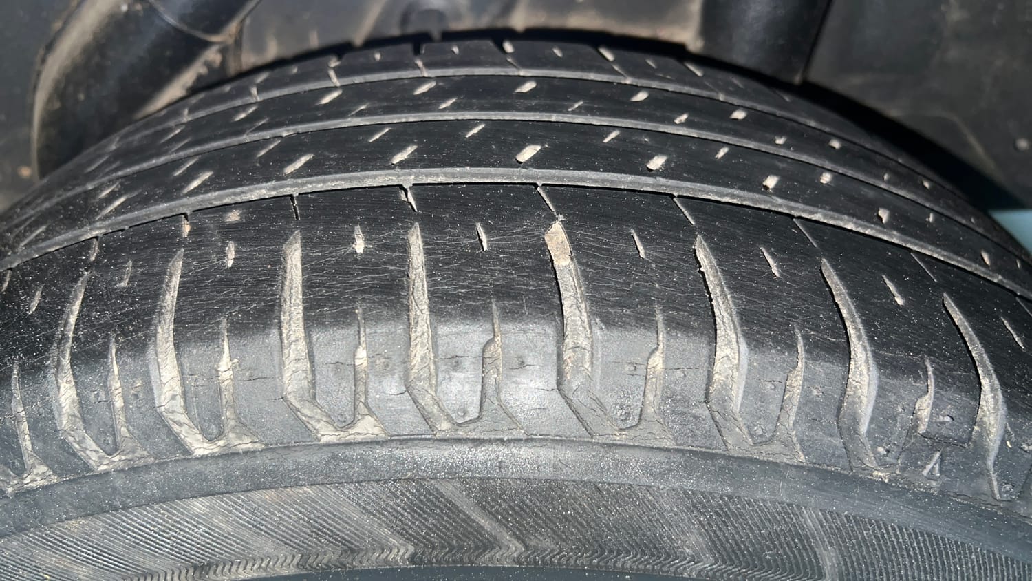 Used 2021 Hyundai Verna SX (O) 1.0 Turbo DCT Petrol Automatic tyres LEFT REAR TYRE TREAD VIEW
