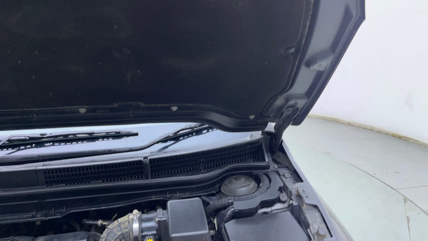 Used 2019 Maruti Suzuki S-Cross Zeta 1.3 Diesel Manual engine ENGINE LEFT SIDE HINGE & APRON VIEW