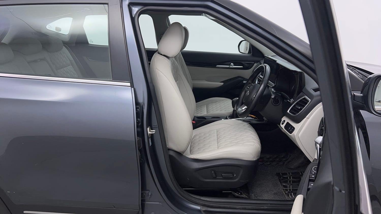 Used 2019 Kia Seltos HTX Plus 1.5 Diesel Diesel Manual interior RIGHT SIDE FRONT DOOR CABIN VIEW