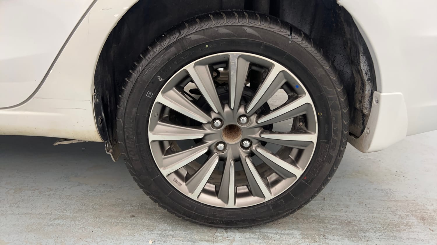 Used 2019 Maruti Suzuki Ciaz Alpha Hybrid 1.5 Petrol Manual tyres LEFT REAR TYRE RIM VIEW