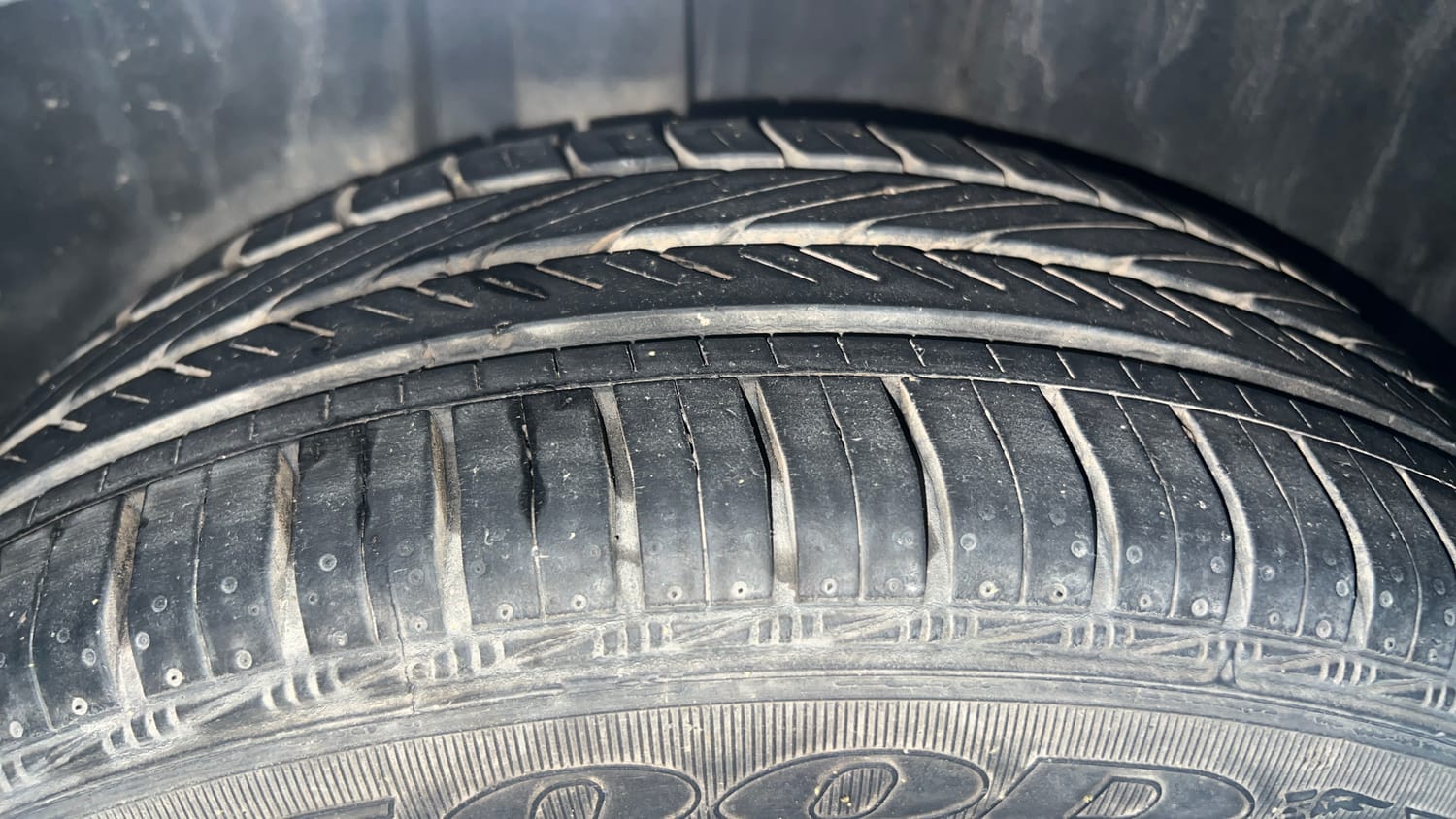 Used 2013 Volkswagen Vento Highline Petrol Petrol Manual tyres RIGHT REAR TYRE TREAD VIEW