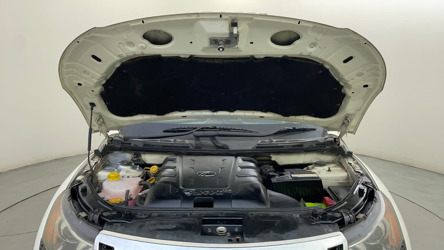 Used 2015 Mahindra XUV500 W6 Diesel Manual engine ENGINE & BONNET OPEN FRONT VIEW