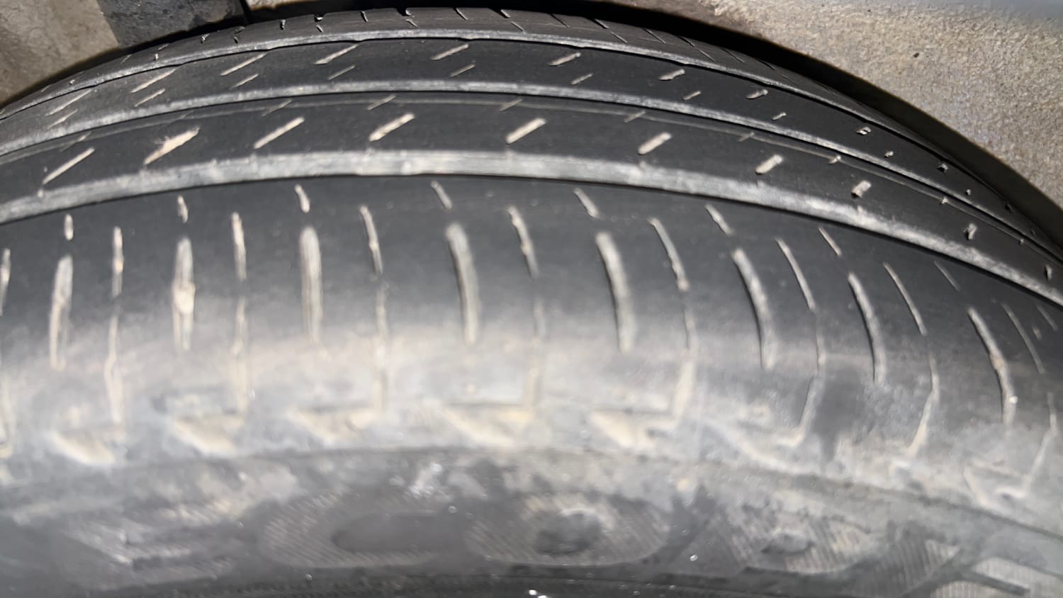 Used 2018 Maruti Suzuki Ignis [2017-2020] Zeta AMT Petrol Dual Tone Petrol Automatic tyres RIGHT REAR TYRE TREAD VIEW