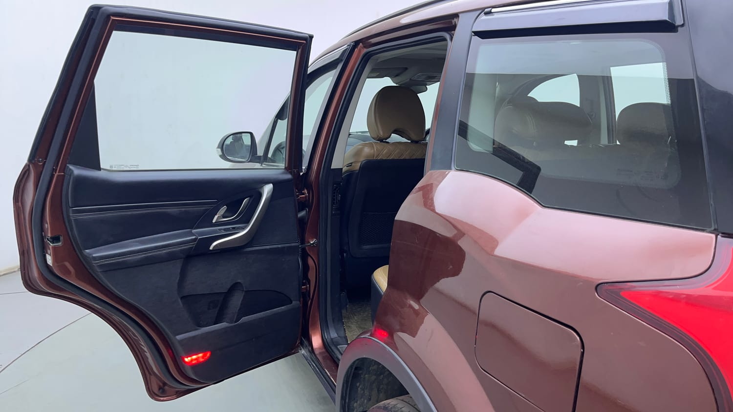Used 2018 Mahindra XUV500 W11 AT Diesel Automatic interior LEFT REAR DOOR OPEN VIEW