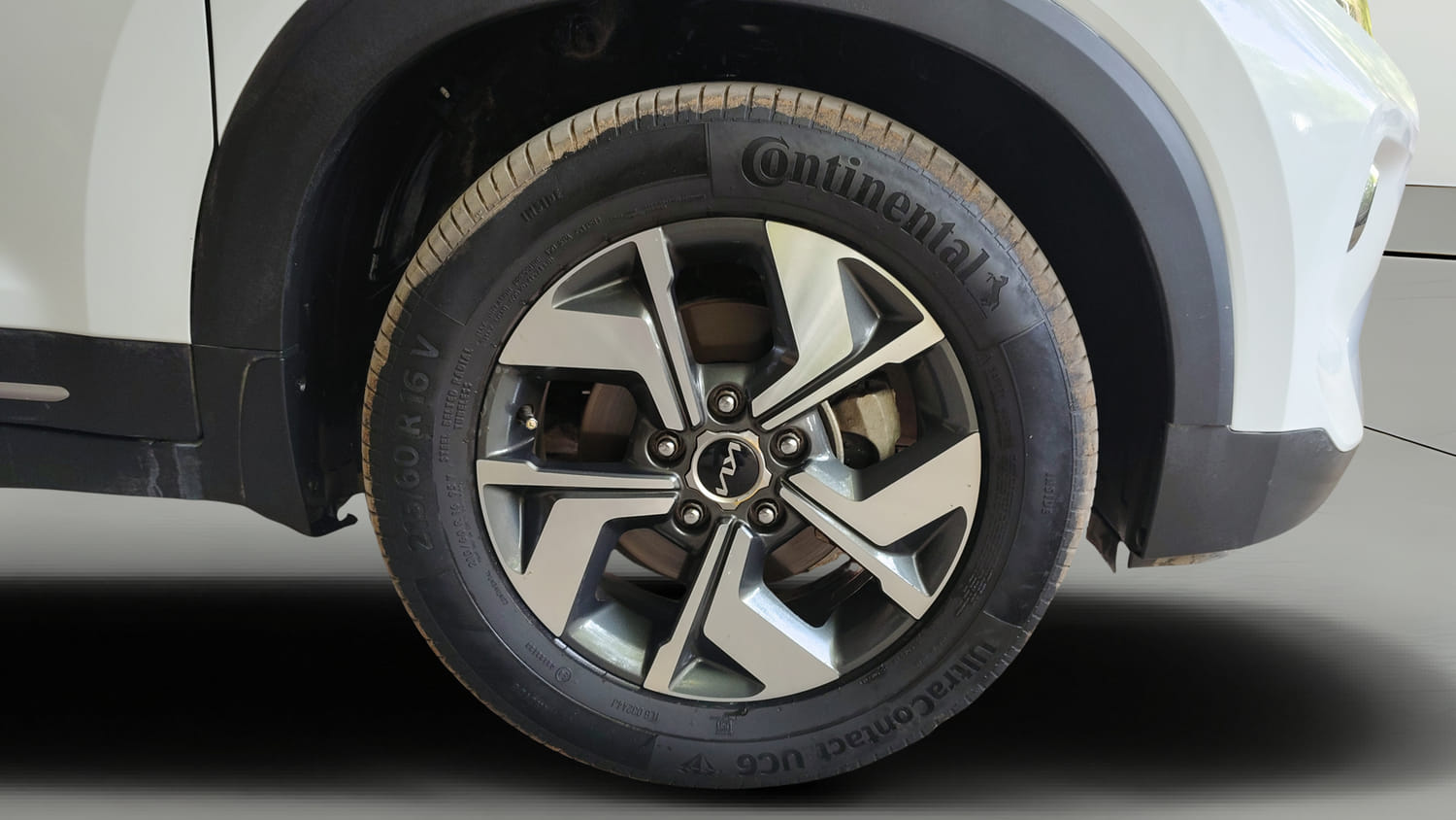 Used 2021 Kia Sonet HTX Plus 1.0 iMT Petrol Manual tyres RIGHT FRONT TYRE RIM VIEW