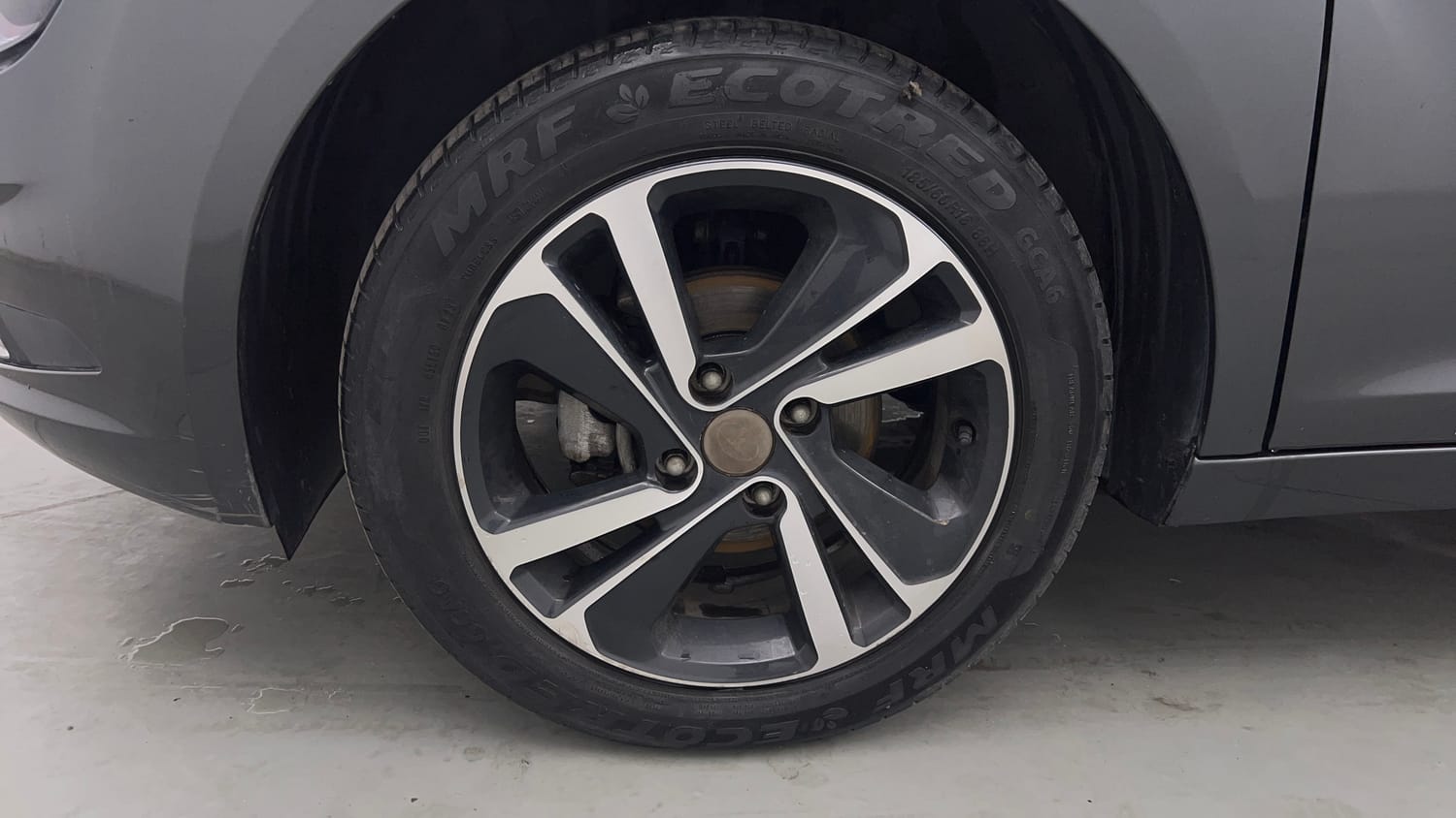 Used 2023 Tata Altroz XZA Petrol Petrol Automatic tyres LEFT FRONT TYRE RIM VIEW