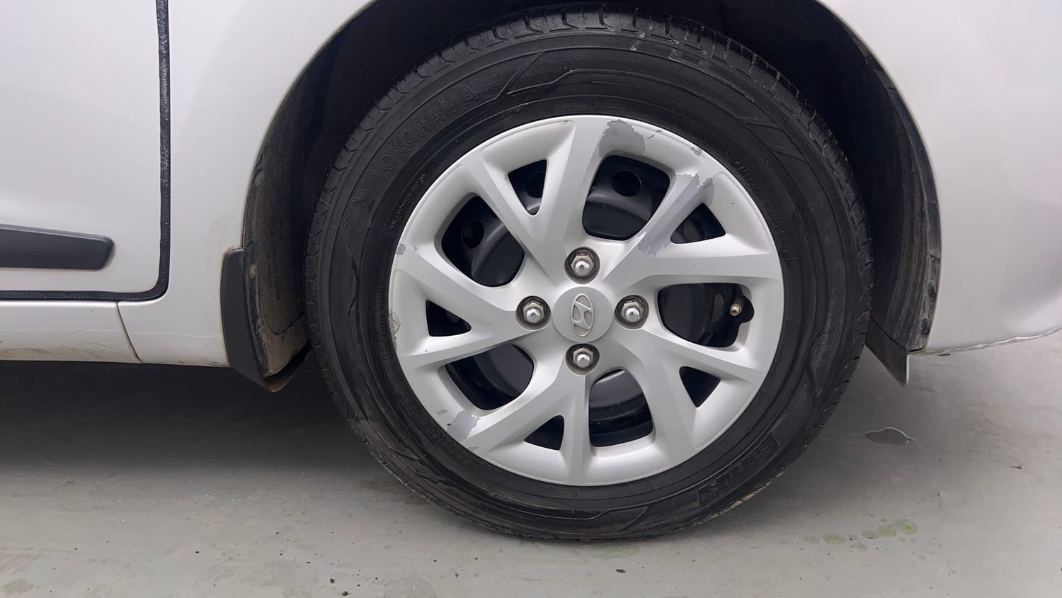 Used 2018 Hyundai Grand i10 Sportz 1.2 Kappa VTVT Petrol Manual tyres RIGHT FRONT TYRE RIM VIEW