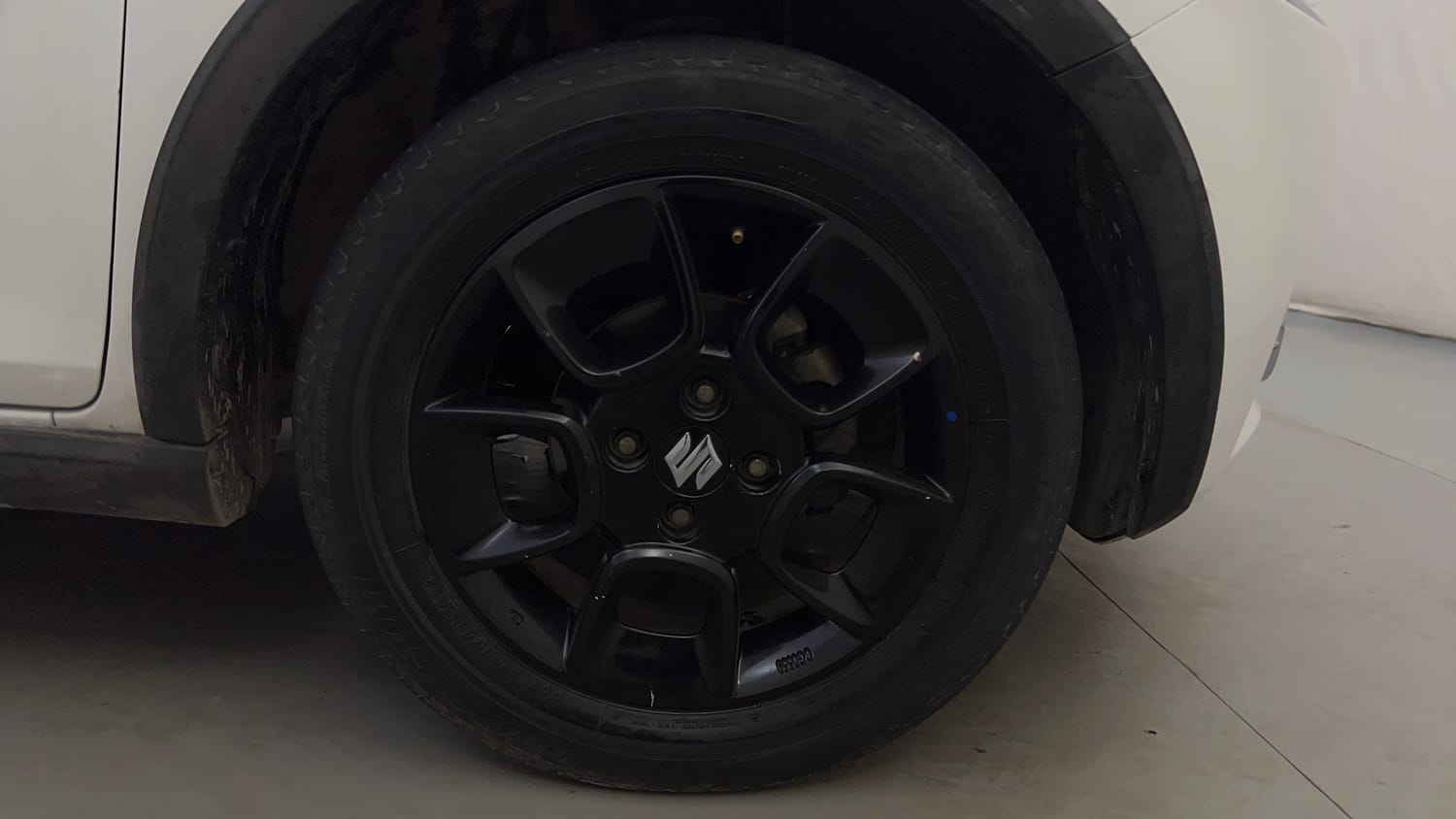 Used 2018 Maruti Suzuki Ignis [2017-2020] Zeta AMT Petrol Dual Tone Petrol Automatic tyres RIGHT FRONT TYRE RIM VIEW