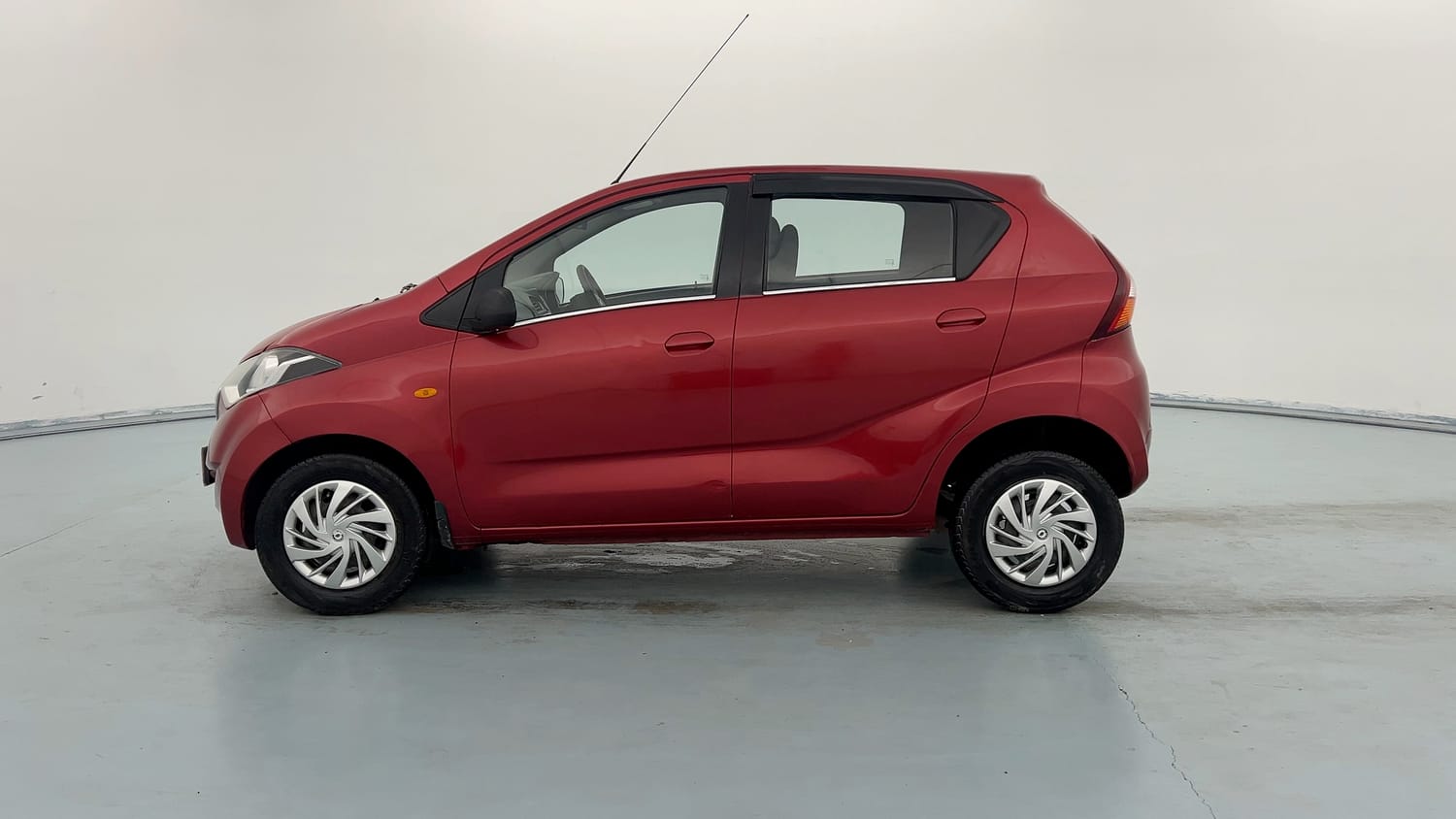 Used 2019 Datsun Redi-GO T (O) Petrol Manual exterior LEFT SIDE VIEW