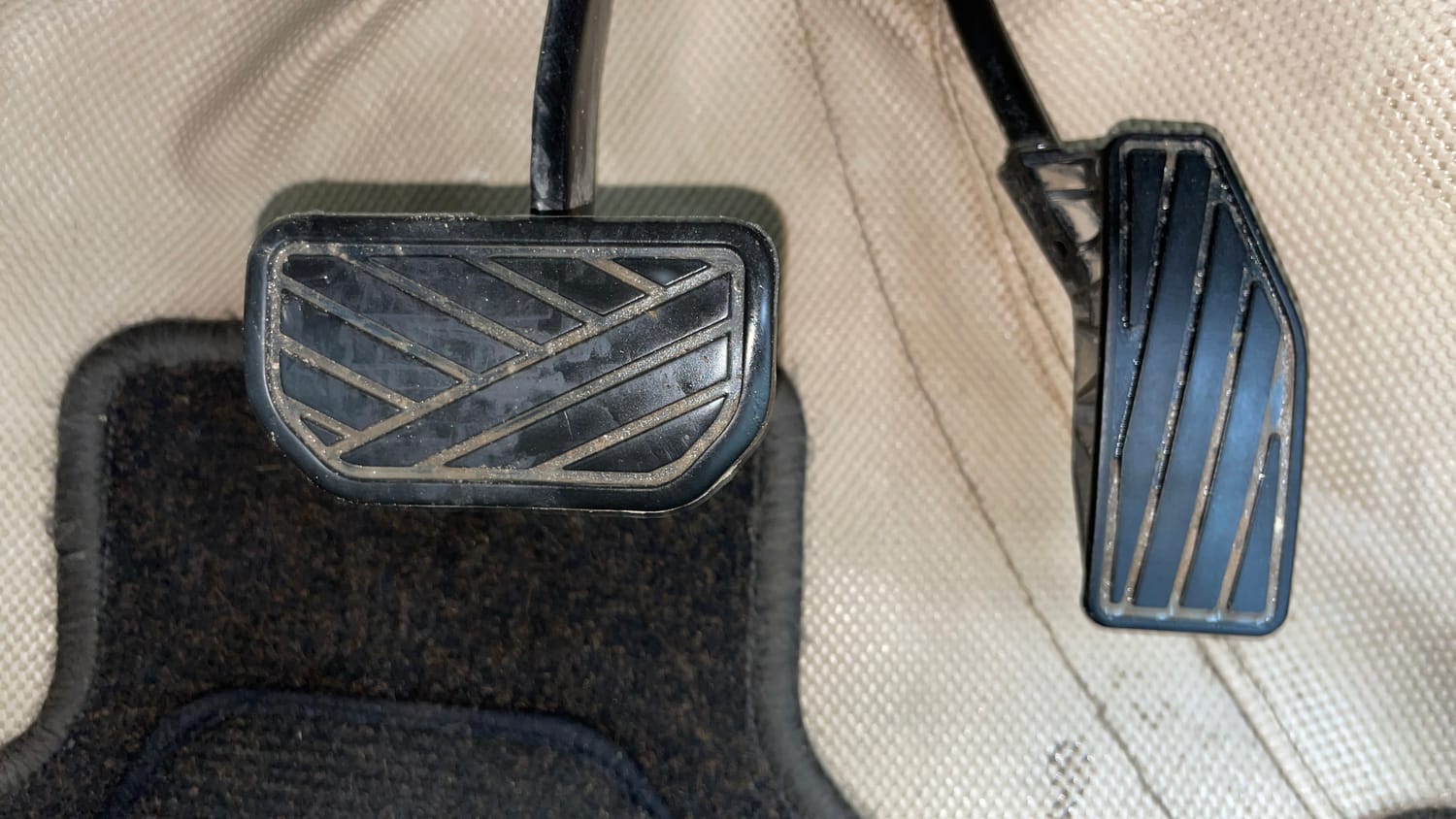 Used 2017 Maruti Suzuki Dzire ZDi Plus AMT Diesel Automatic interior PEDALS VIEW