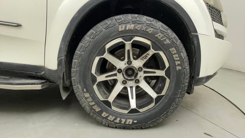 Used 2015 Mahindra XUV500 W6 Diesel Manual tyres RIGHT FRONT TYRE RIM VIEW