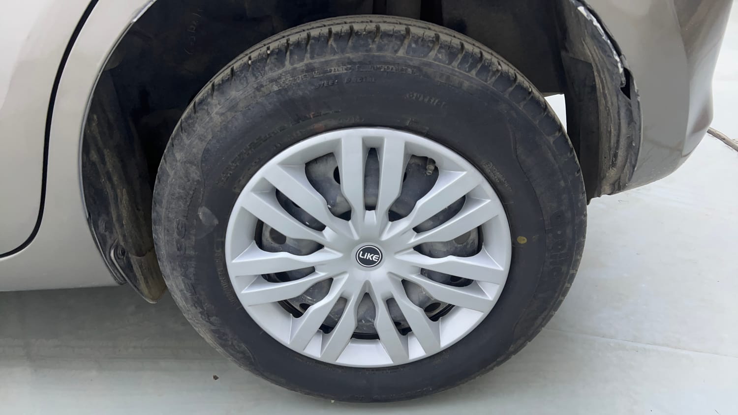 Used 2018 Maruti Suzuki Swift VDi AMT Diesel Automatic tyres LEFT REAR TYRE RIM VIEW