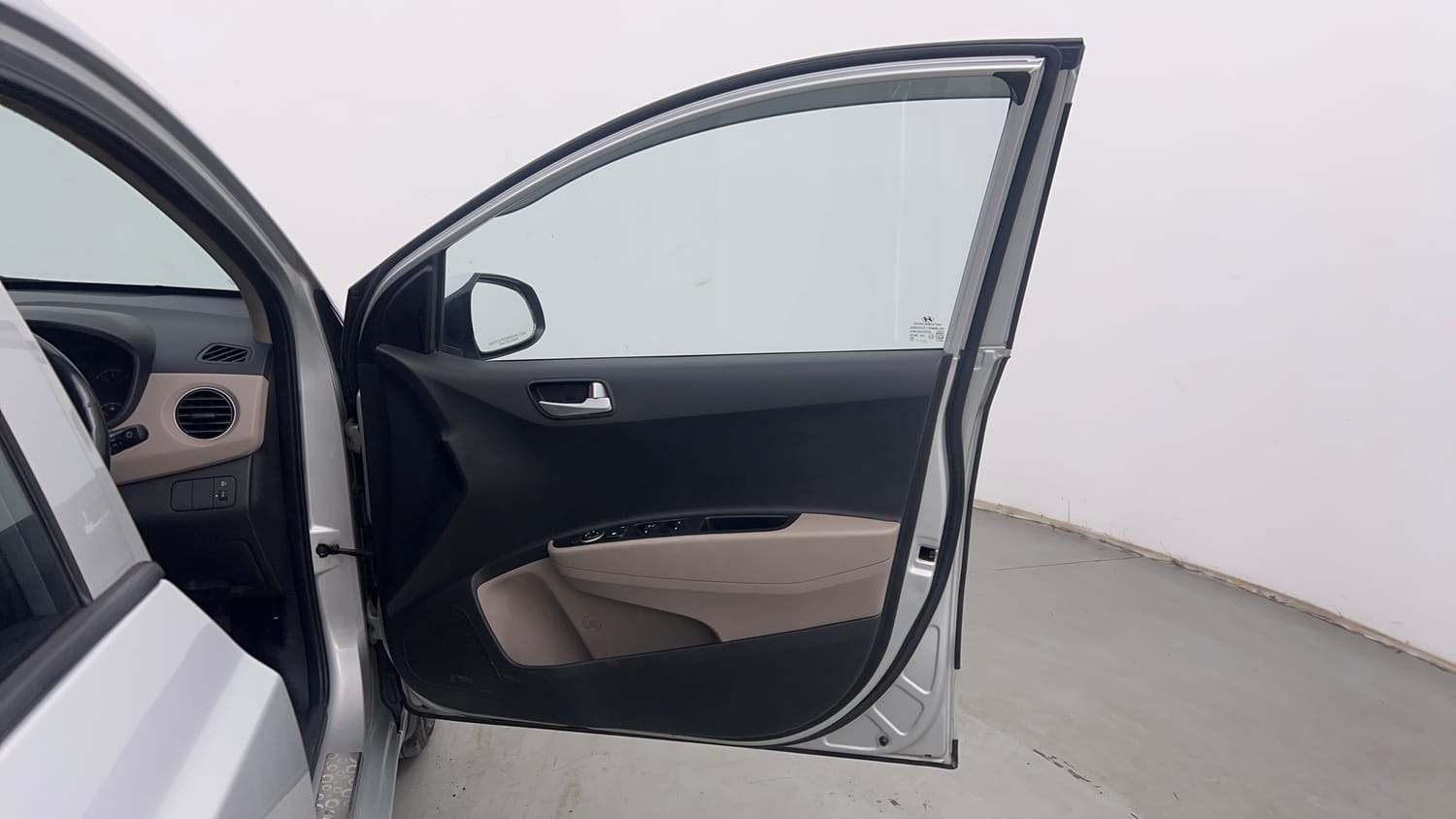Used 2018 Hyundai Grand i10 Sportz 1.2 Kappa VTVT Petrol Manual interior RIGHT FRONT DOOR OPEN VIEW