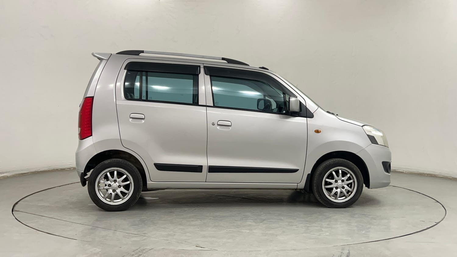 Used 2016 Maruti Suzuki Wagon R 1.0 VXI AMT Petrol Automatic exterior RIGHT SIDE VIEW