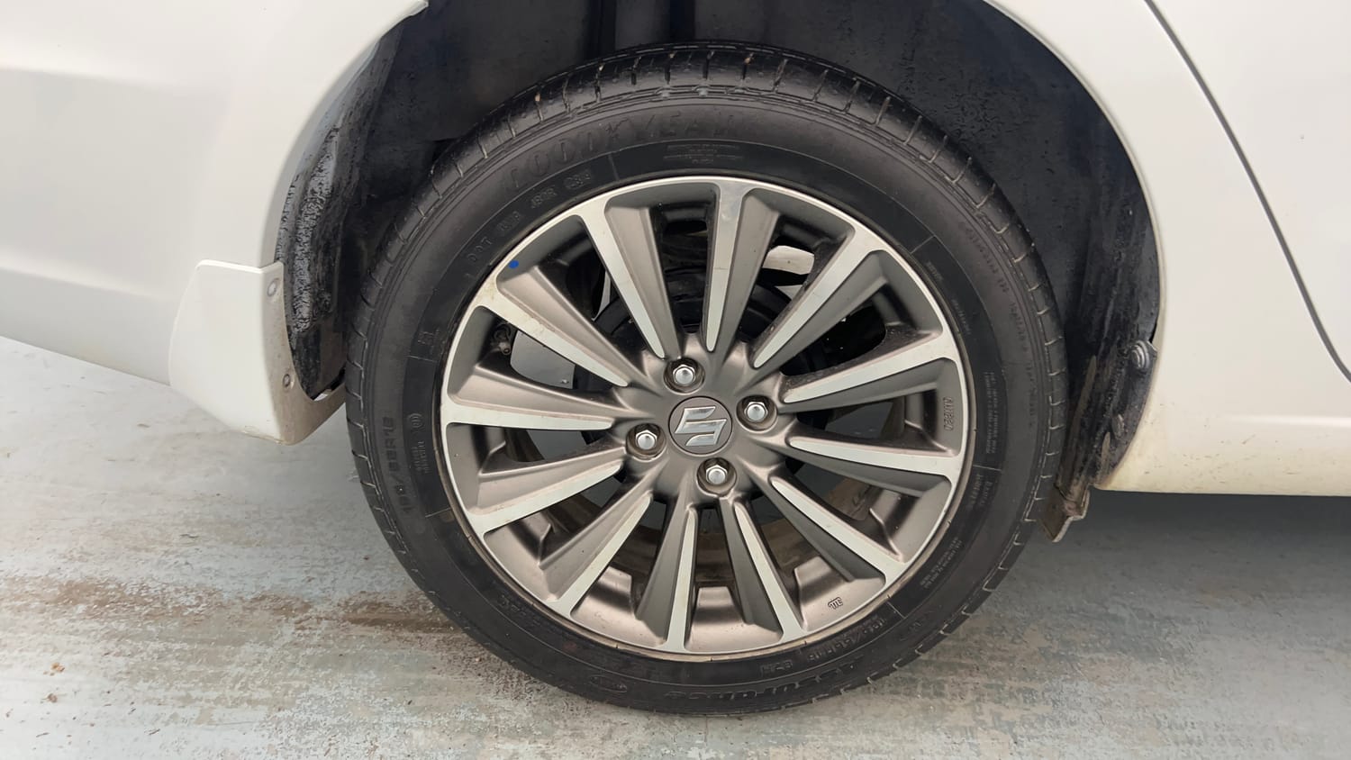 Used 2019 Maruti Suzuki Ciaz Alpha Hybrid 1.5 Petrol Manual tyres RIGHT REAR TYRE RIM VIEW