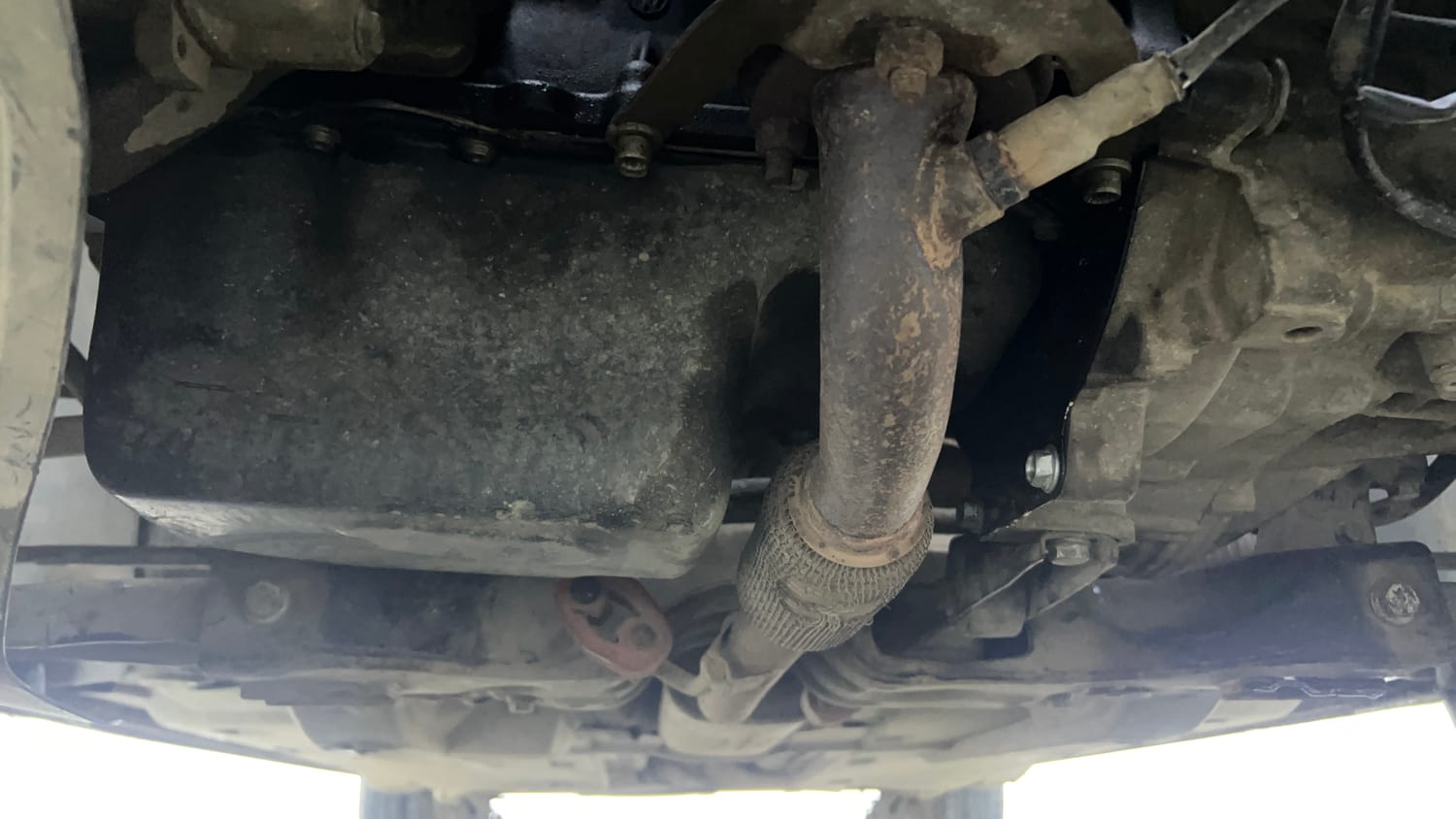 Used 2013 Volkswagen Vento Highline Petrol Petrol Manual extra FRONT LEFT UNDERBODY VIEW