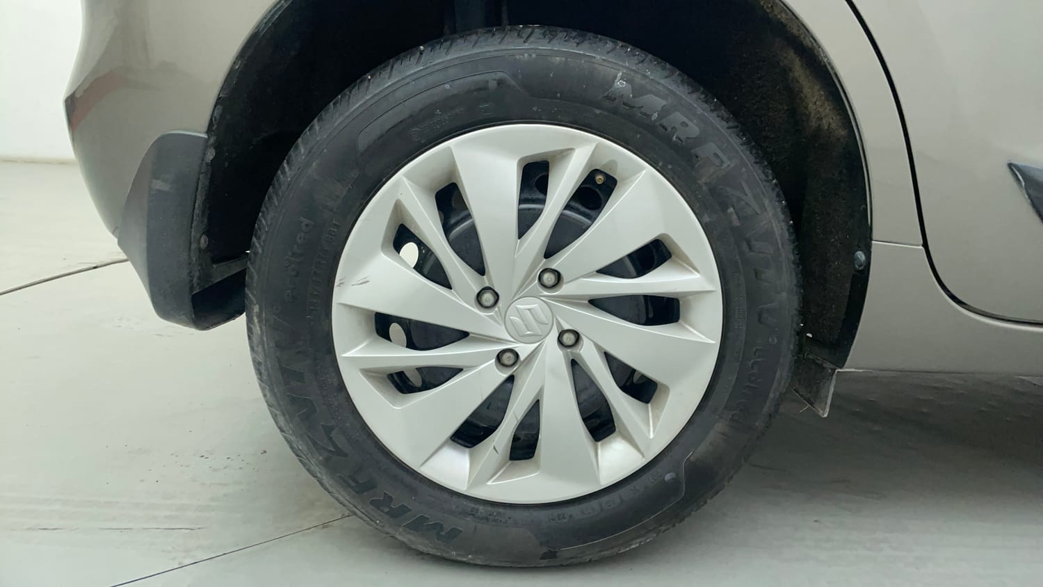 Used 2021 Maruti Suzuki Baleno Delta Petrol Manual tyres RIGHT REAR TYRE RIM VIEW