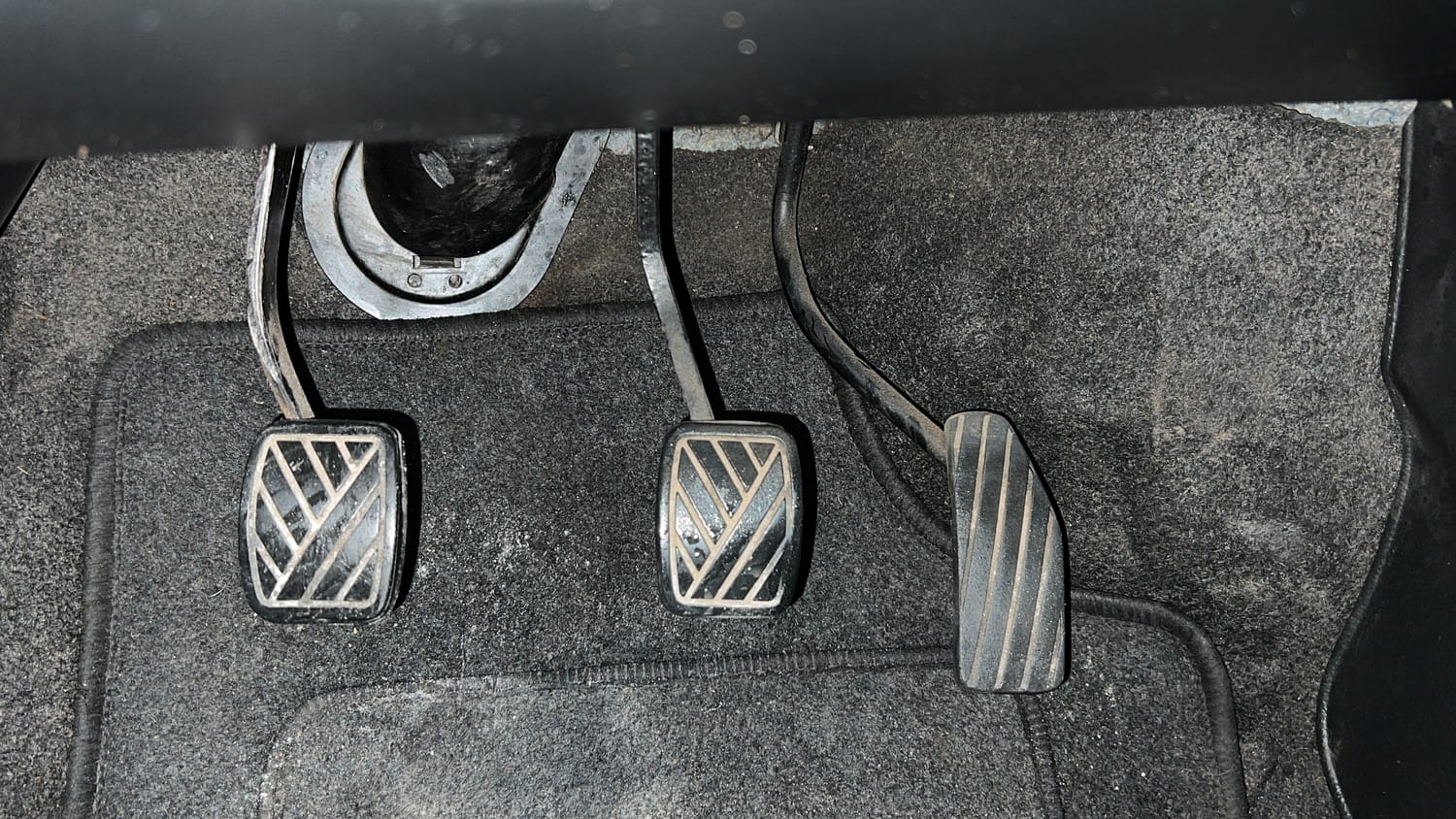 Used 2013 Maruti Suzuki Wagon R LXI Petrol Manual interior PEDALS VIEW