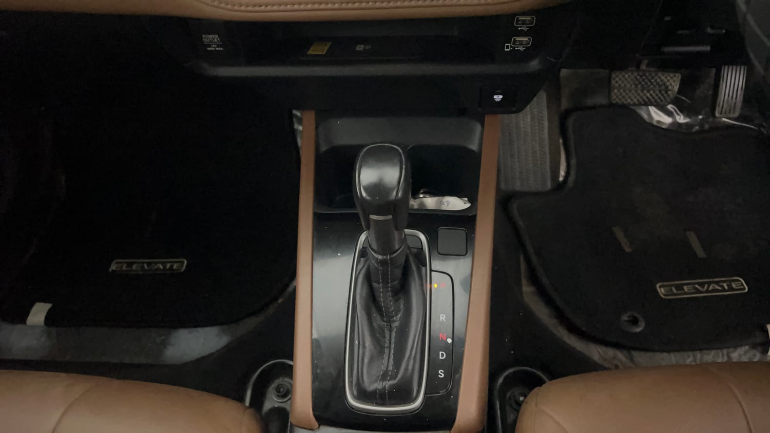 Used 2023 Honda Elevate ZX CVT Petrol Automatic interior GEAR  KNOB VIEW