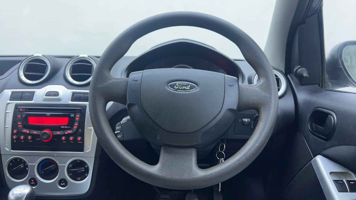 Used 2013 Ford Figo Duratec Petrol ZXI 1.2 Petrol Manual interior STEERING VIEW