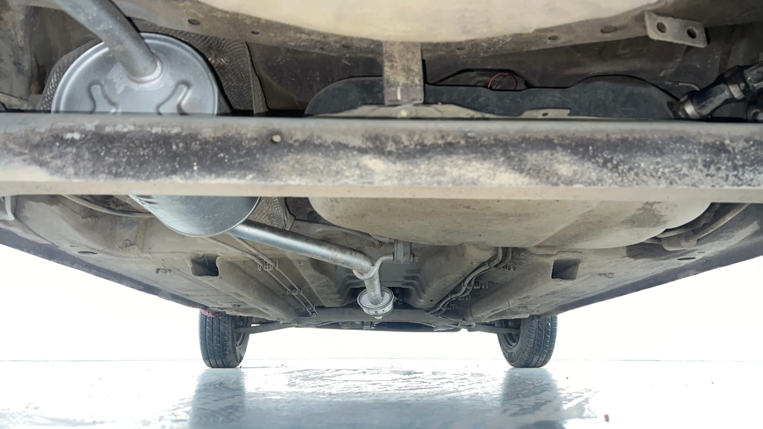 Used 2019 Datsun Redi-GO T (O) Petrol Manual extra REAR UNDERBODY VIEW (TAKEN FROM REAR)