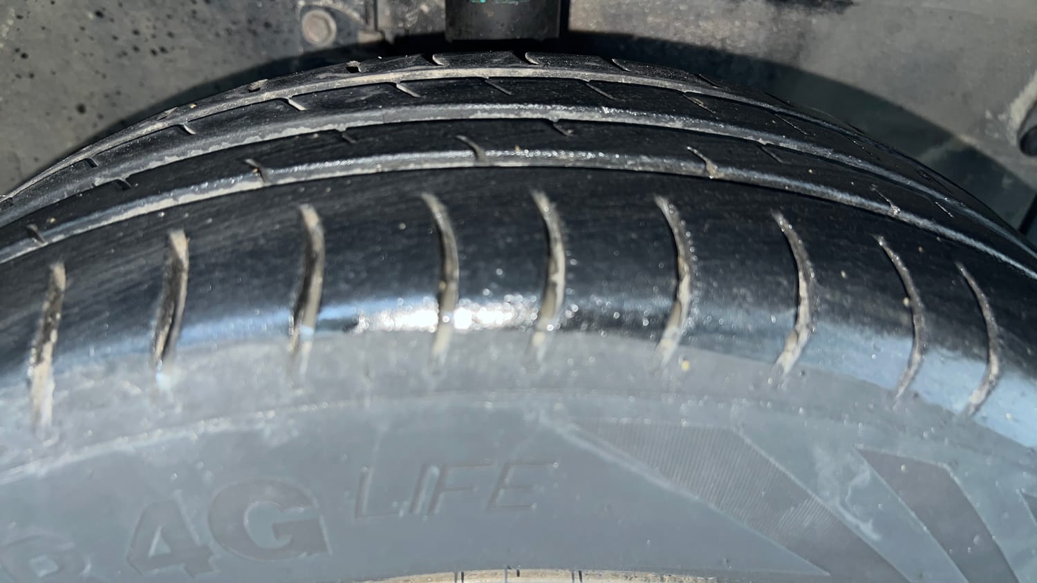 Used 2013 Maruti Suzuki Wagon R LXI CNG Cng Manual tyres RIGHT FRONT TYRE TREAD VIEW
