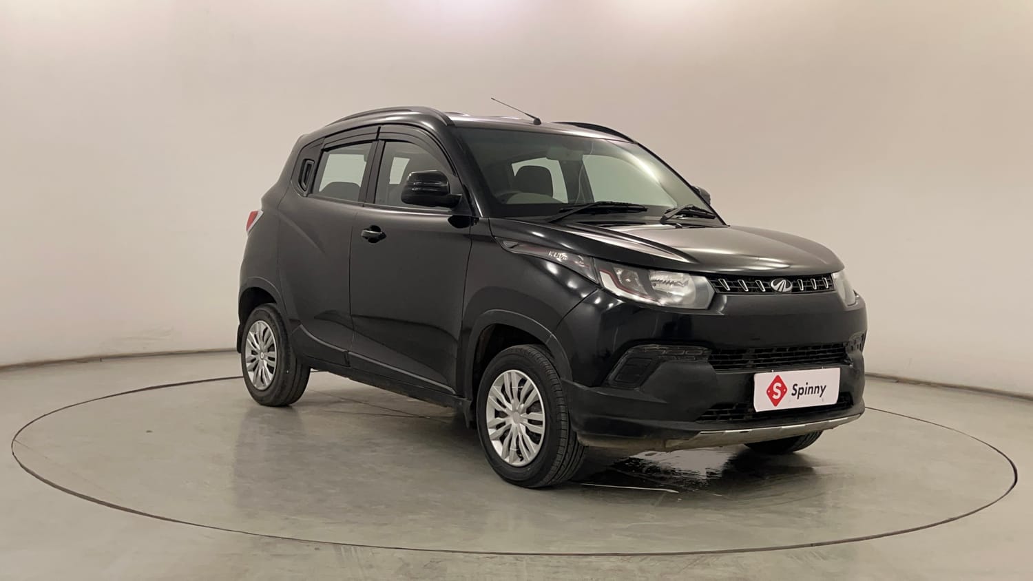 Used 2016 Mahindra KUV100 K6 6 STR Petrol Manual exterior RIGHT FRONT CORNER VIEW