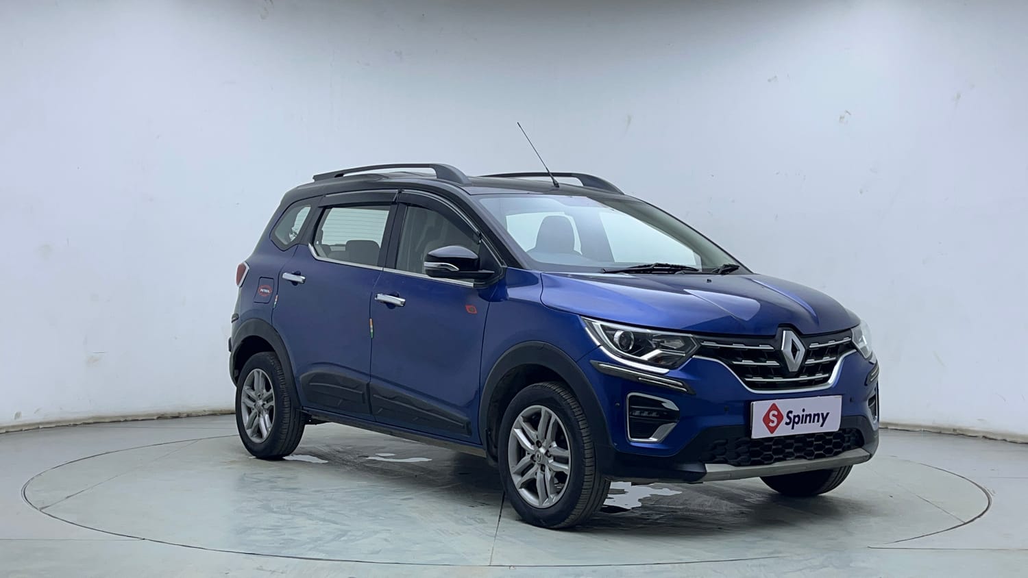 Used 2021 Renault Triber RXZ EASY-R AMT Dual Tone Petrol Automatic exterior RIGHT FRONT CORNER VIEW