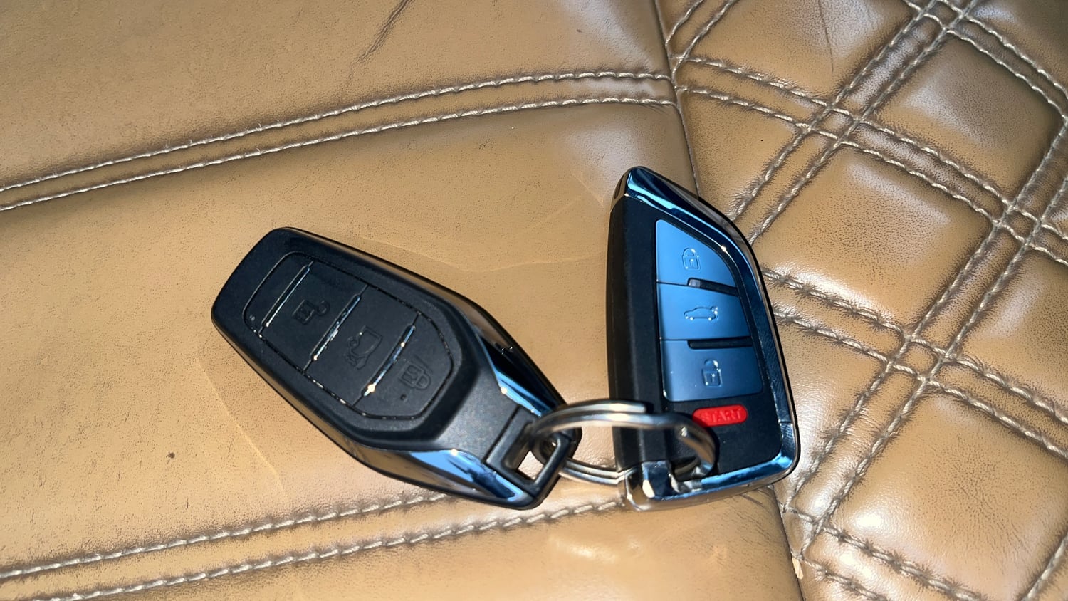 Used 2018 Mahindra XUV500 W11 AT Diesel Automatic extra CAR KEY VIEW