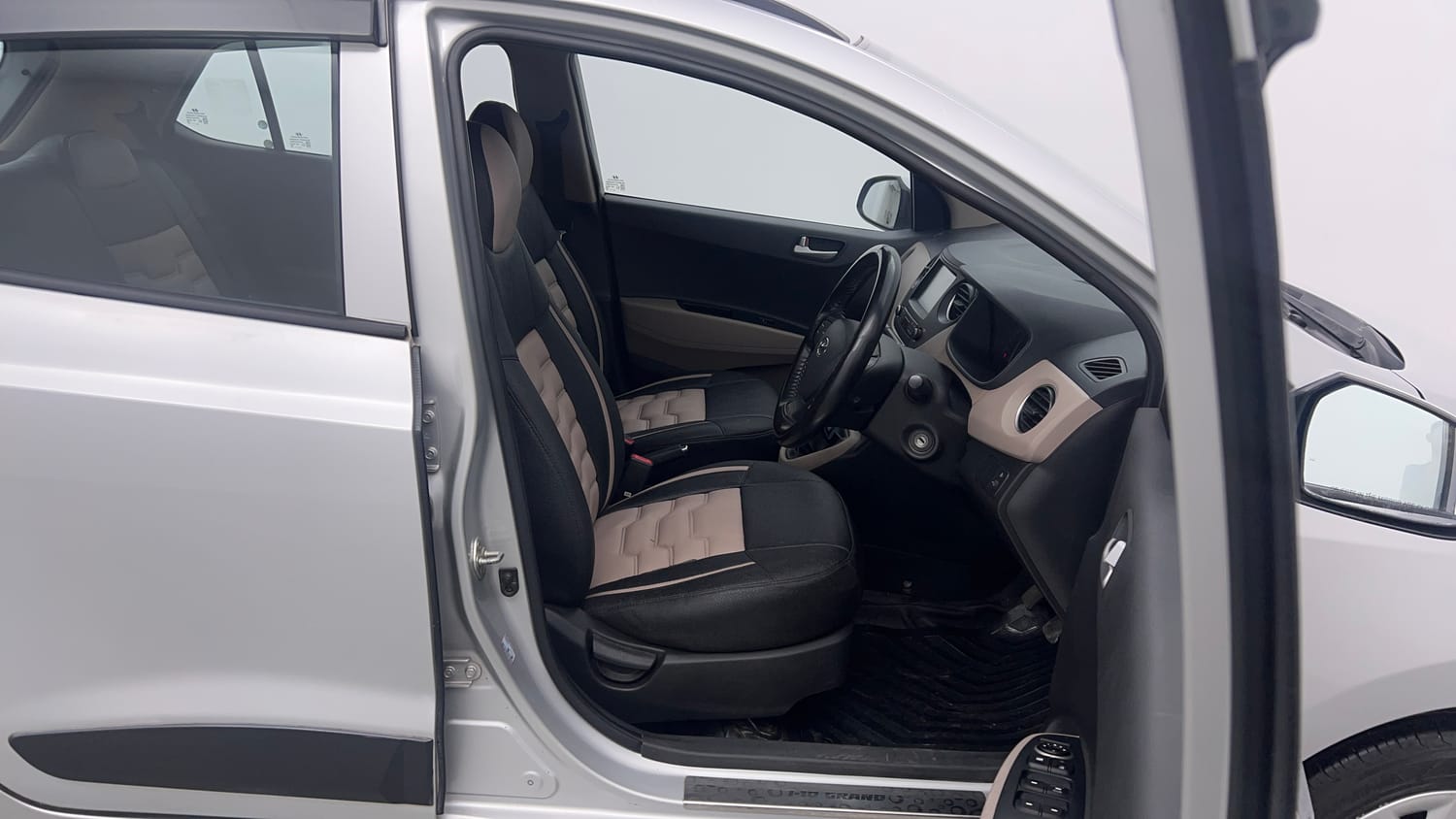Used 2018 Hyundai Grand i10 Sportz 1.2 Kappa VTVT Petrol Manual interior RIGHT SIDE FRONT DOOR CABIN VIEW