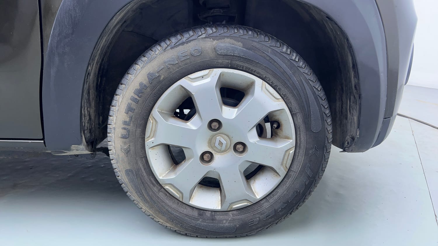 Used 2018 Renault Kwid CLIMBER 1.0 Petrol Manual tyres RIGHT FRONT TYRE RIM VIEW