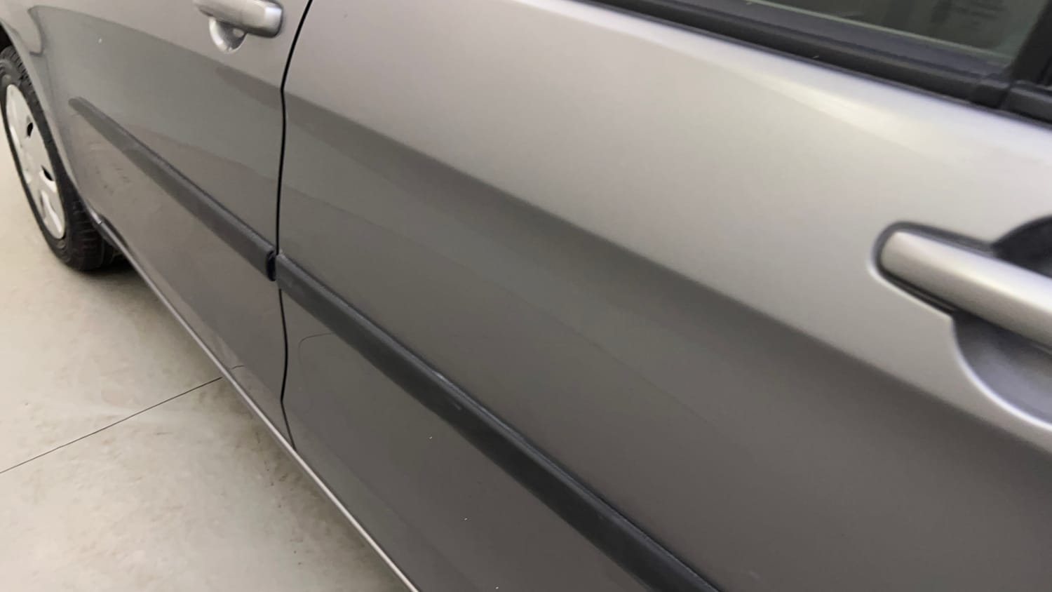 Used 2016 Maruti Suzuki Celerio ZXi AMT Petrol Automatic dents MINOR SCRATCH