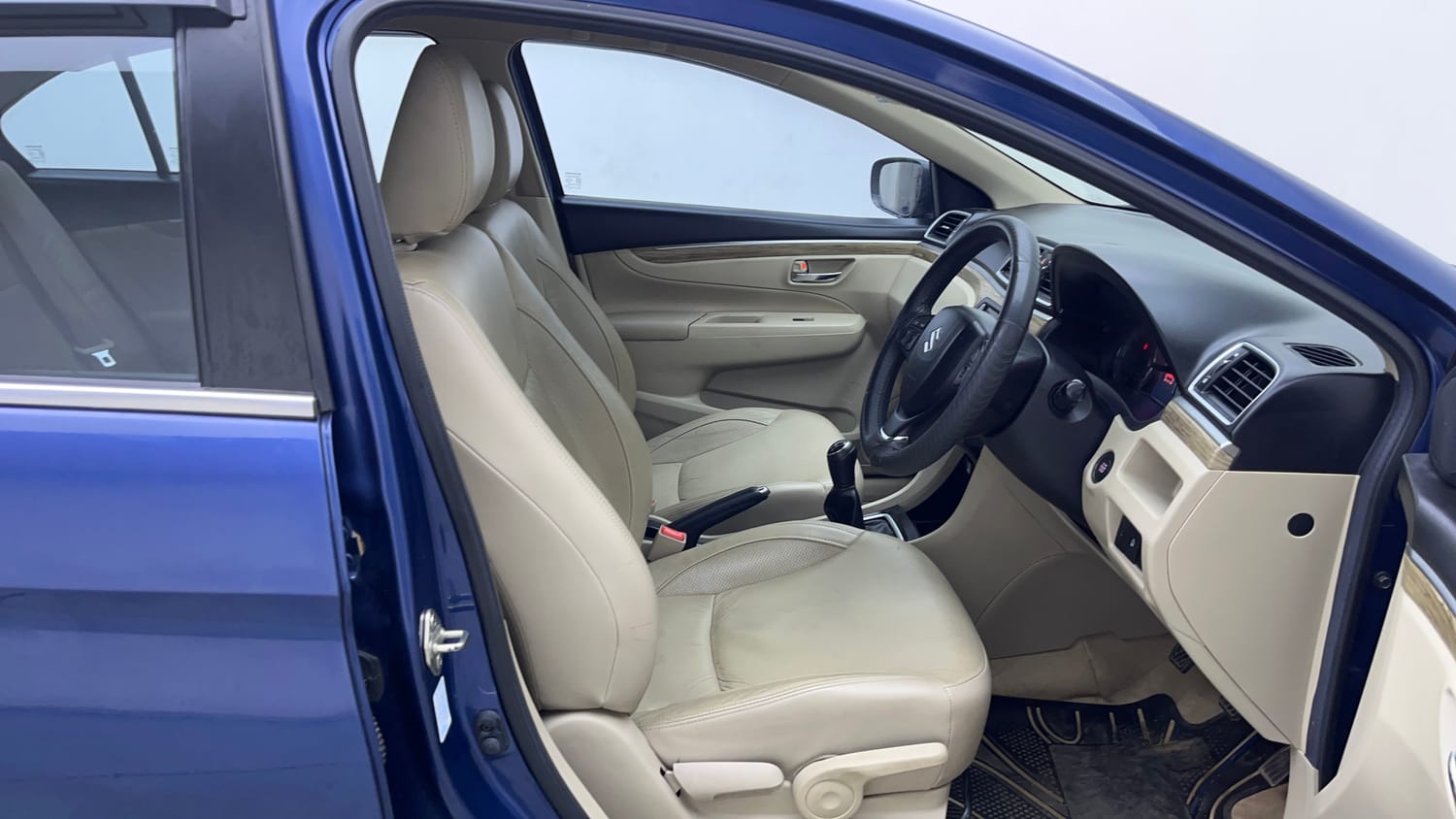 Used 2021 Maruti Suzuki Ciaz Alpha Hybrid 1.5 Petrol Manual interior RIGHT SIDE FRONT DOOR CABIN VIEW