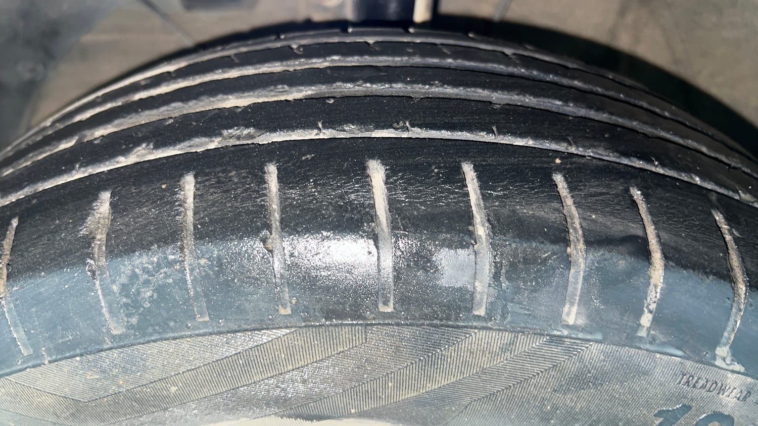 Used 2019 Maruti Suzuki Swift ZXi Plus AMT Petrol Automatic tyres LEFT FRONT TYRE TREAD VIEW