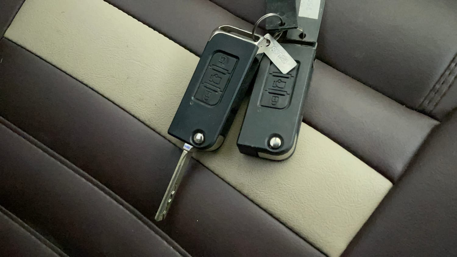 Used 2015 Mahindra XUV500 W6 Diesel Manual extra CAR KEY VIEW