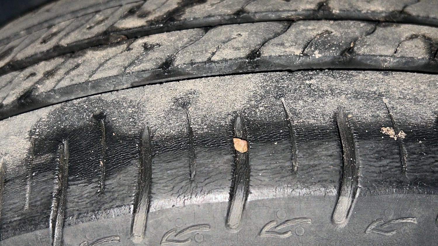 Used 2023 Tata Altroz XZA Petrol Petrol Automatic tyres RIGHT REAR TYRE TREAD VIEW