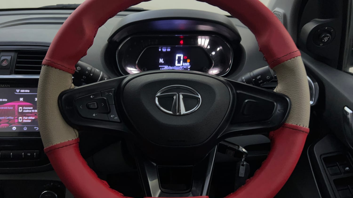 Used 2022 Tata Tiago XZA Plus Petrol Automatic top_features Airbags