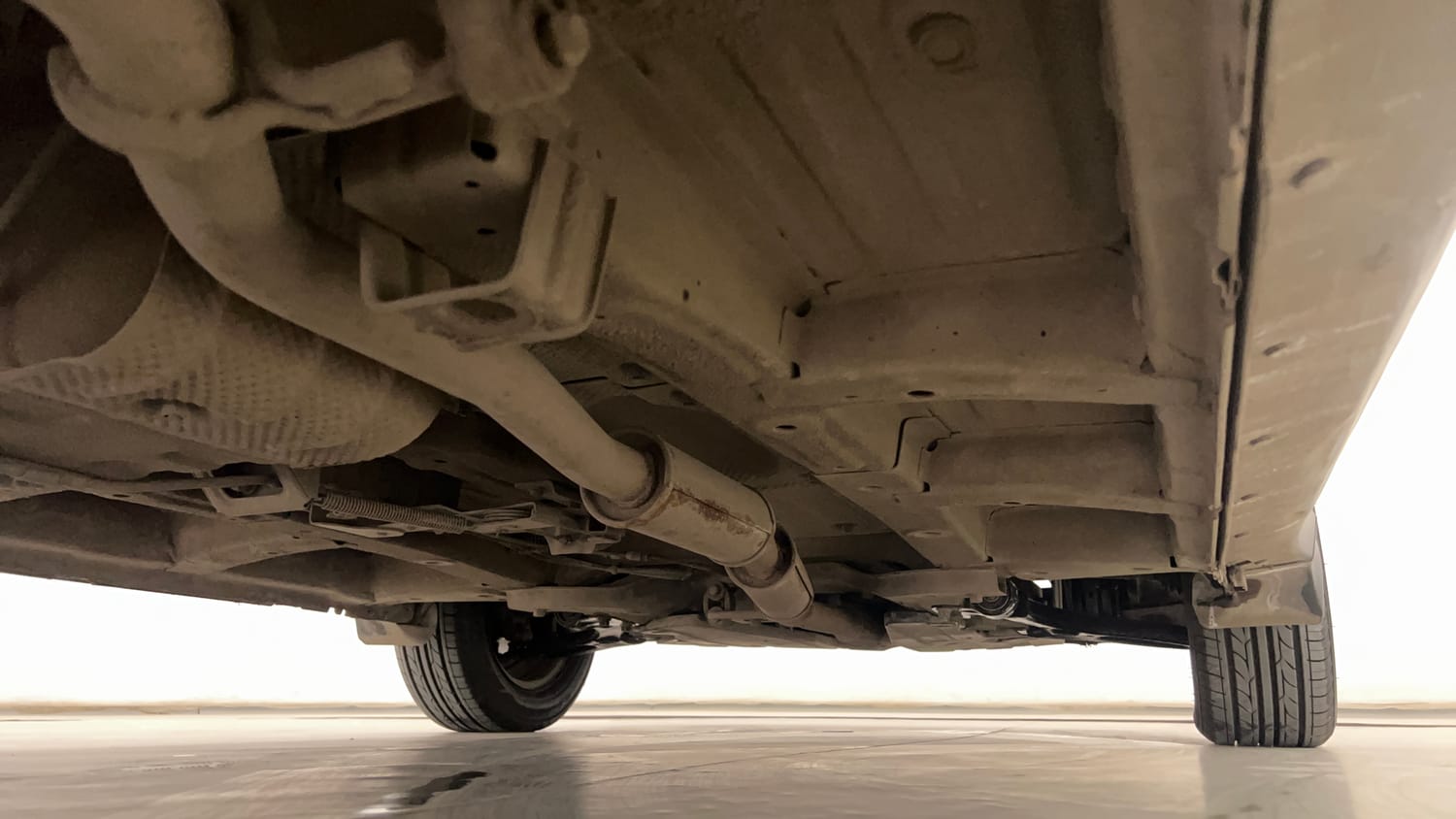 Used 2016 Mahindra KUV100 K6 6 STR Petrol Manual extra REAR RIGHT UNDERBODY VIEW