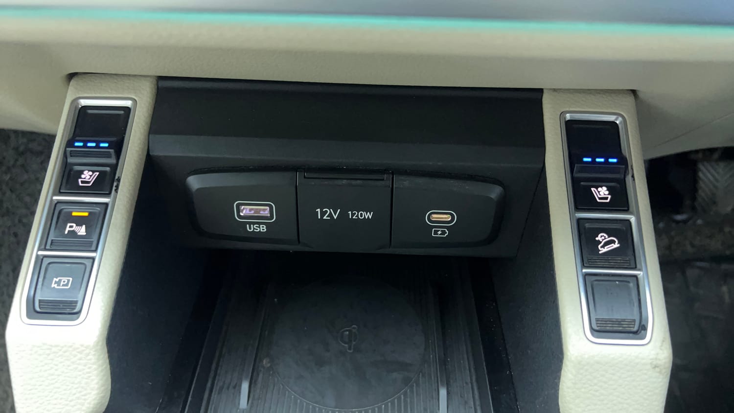 Used 2022 Kia Carens Luxury Plus 1.4 Petrol 6 STR Petrol Manual top_features Ventilated seats